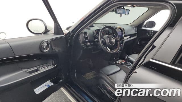 Mini Cooper D Countryman 2021 — Фото 9/20