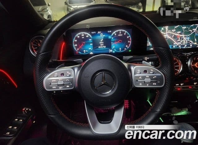 Mercedes-Benz GLB-Class 2021 — Şəkil 8/20