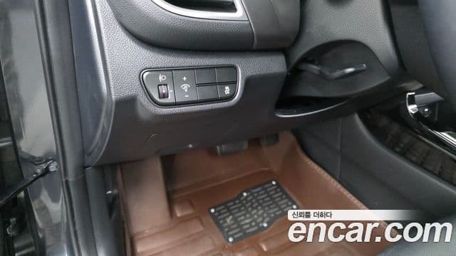 Kia Seltos 2024 — ფოტო 17/20