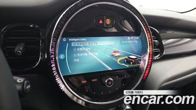 Mini Cooper 2023 — ფოტო 16/20