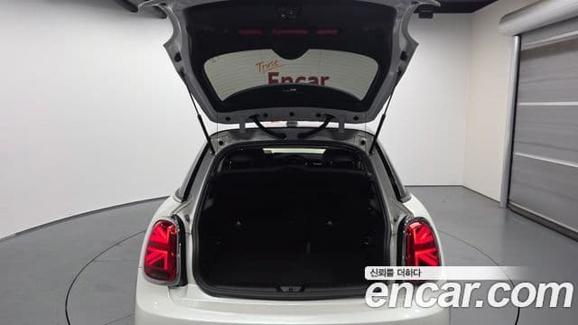 Mini Cooper 2023 — ფოტო 20/20