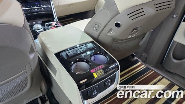 Kia Carnival 2023 — Şəkil 16/20