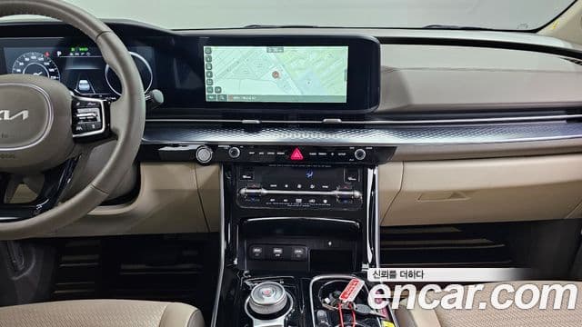 Kia Carnival 2023 — Şəkil 18/20