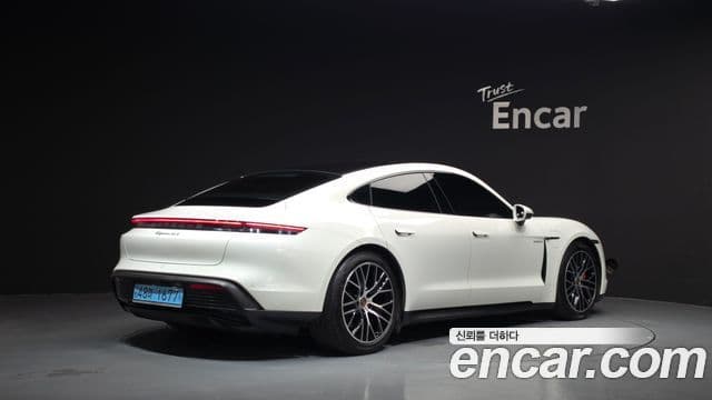 Porsche Taycan 2021 — Şəkil 30/36