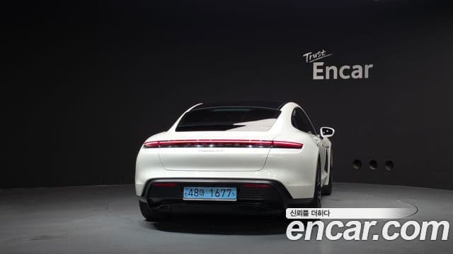 Porsche Taycan 2021 — Şəkil 28/36
