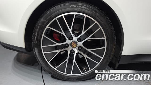 Porsche Taycan 2021 — Şəkil 29/36
