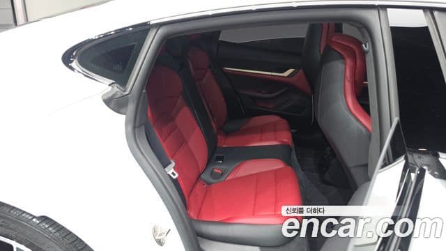 Porsche Taycan 2021 — Şəkil 23/36