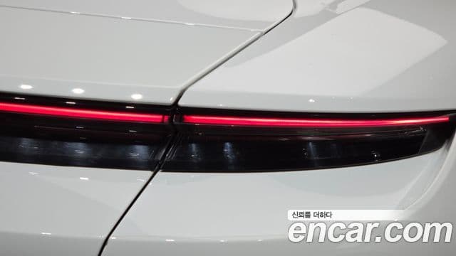 Porsche Taycan 2021 — ფოტო 12/36