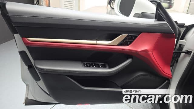 Porsche Taycan 2021 — ფოტო 27/36