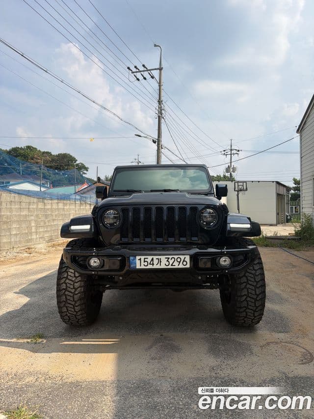 Jeep Wrangler 2021 — ფოტო 1/5