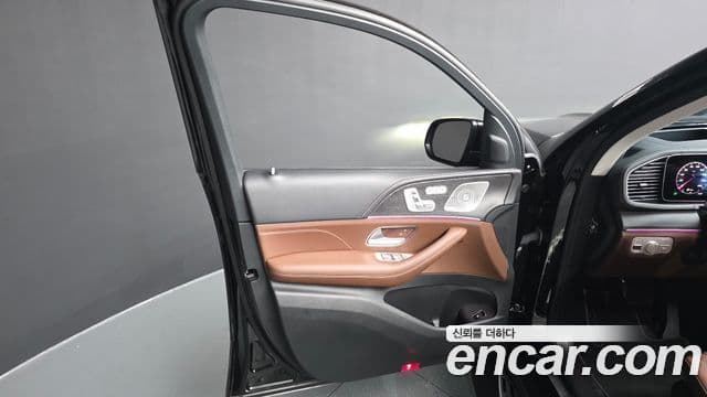 Mercedes-Benz GLE-Class 2023 — Photo 17/43