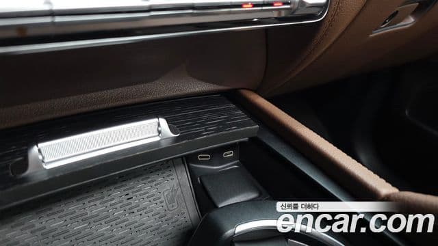 Mercedes-Benz GLE-Class 2023 — Photo 37/43