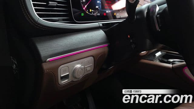 Mercedes-Benz GLE-Class 2023 — Photo 13/43
