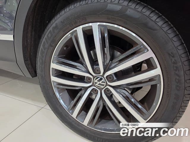 Volkswagen Tiguan 2022 — ფოტო 4/19