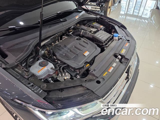 Volkswagen Tiguan 2022 — ფოტო 5/19