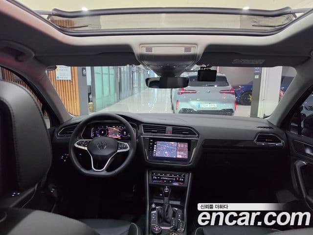 Volkswagen Tiguan 2022 — ფოტო 10/19