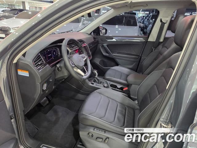 Volkswagen Tiguan 2022 — ფოტო 8/19