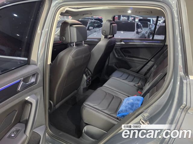Volkswagen Tiguan 2022 — ფოტო 11/19
