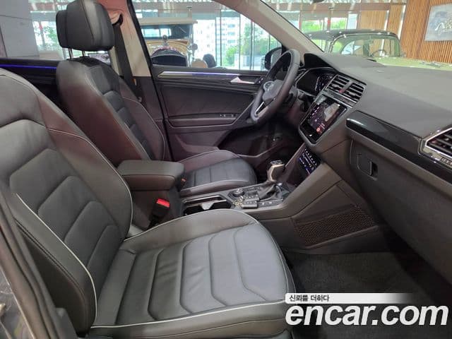 Volkswagen Tiguan 2022 — ფოტო 13/19