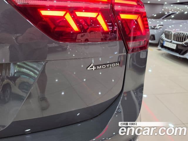 Volkswagen Tiguan 2022 — ფოტო 18/19