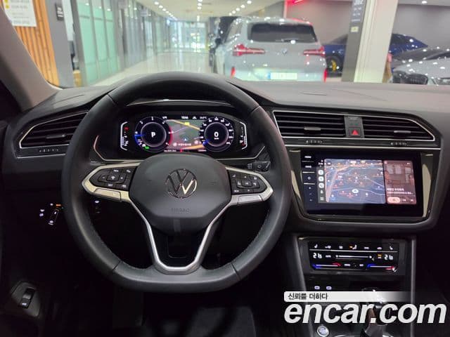 Volkswagen Tiguan 2022 — ფოტო 19/19
