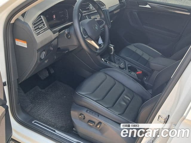 Volkswagen Tiguan 2023 — Şəkil 15/20