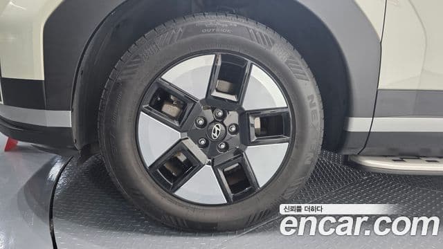 Hyundai Santa Fe 2023 — ფოტო 5/20