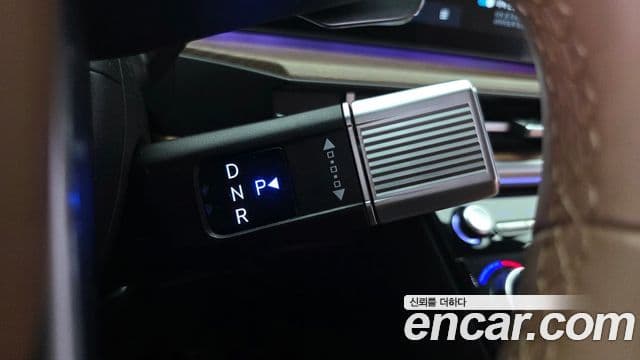 Hyundai Santa Fe 2023 — ფოტო 9/20