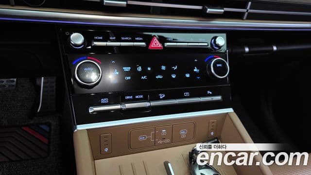 Hyundai Santa Fe 2023 — ფოტო 18/20