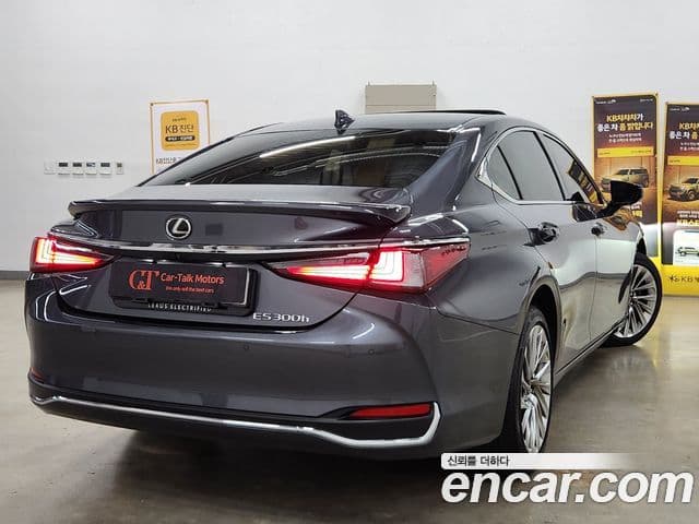 Lexus ES300h 2023 — ფოტო 14/20