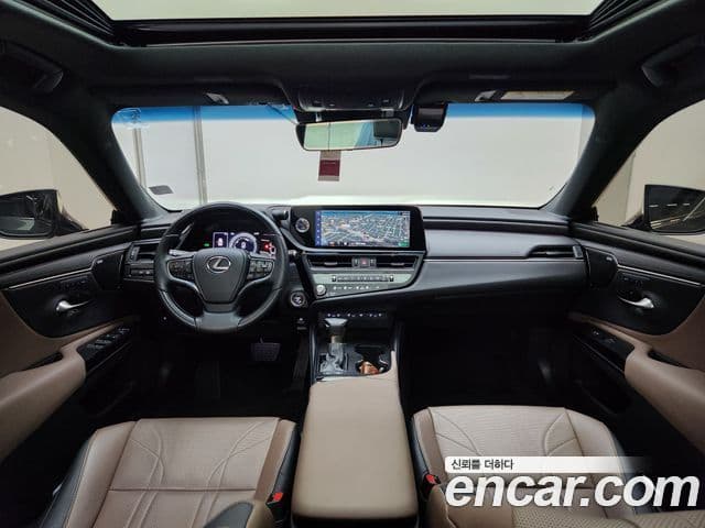 Lexus ES300h 2023 — ფოტო 8/20