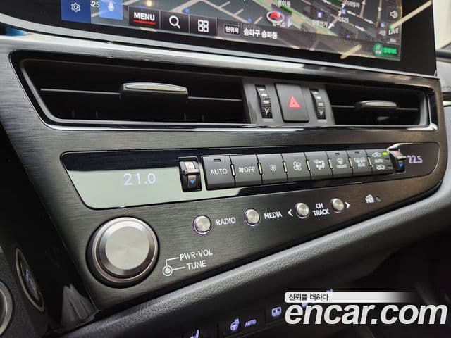 Lexus ES300h 2023 — ფოტო 12/20