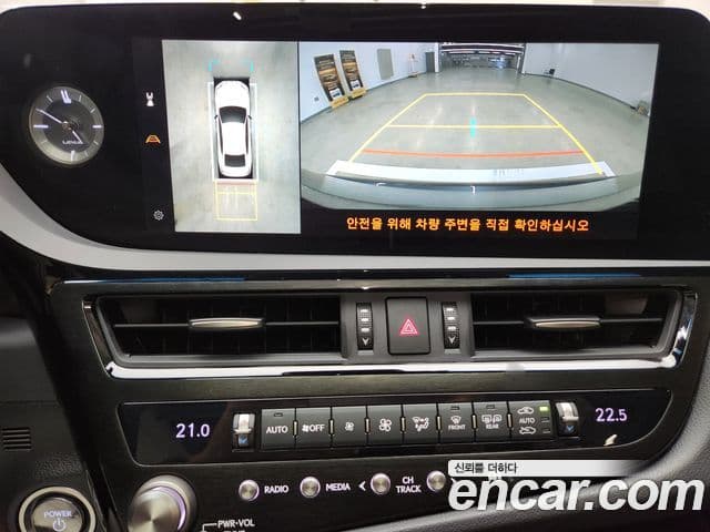 Lexus ES300h 2023 — ფოტო 4/20