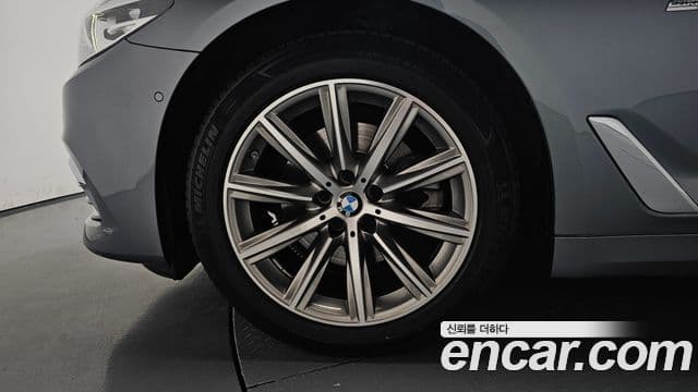 BMW 5 Series 2018 — Şəkil 5/20