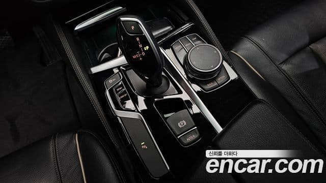 BMW 5 Series 2018 — Şəkil 9/20