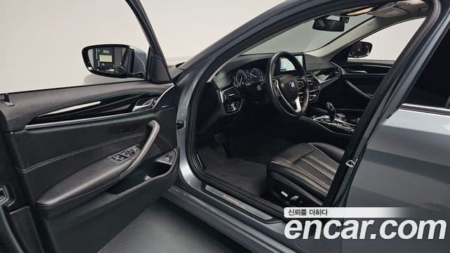 BMW 5 Series 2018 — Şəkil 10/20