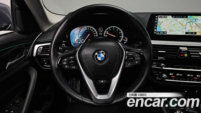 BMW 5 Series 2018 — Şəkil 12/20