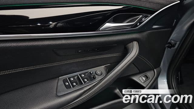BMW 5 Series 2018 — Şəkil 17/20
