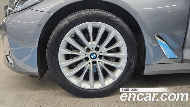 BMW 5 Series 2023 — ფოტო 4/20