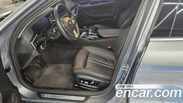 BMW 5 Series 2023 — фото 9 из 20