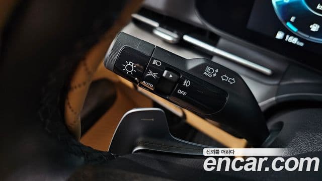 Kia Carnival 2023 — Şəkil 18/20