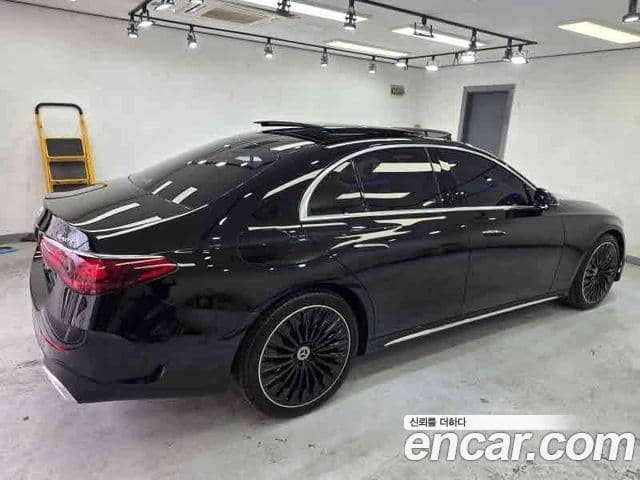 Mercedes-Benz E-Class 2025 — ფოტო 4/20