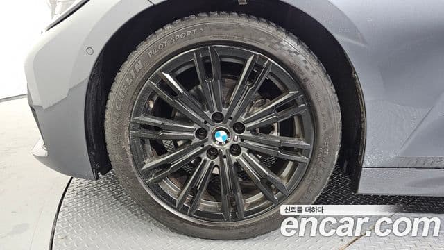 BMW 3 Series 2021 — ფოტო 5/20
