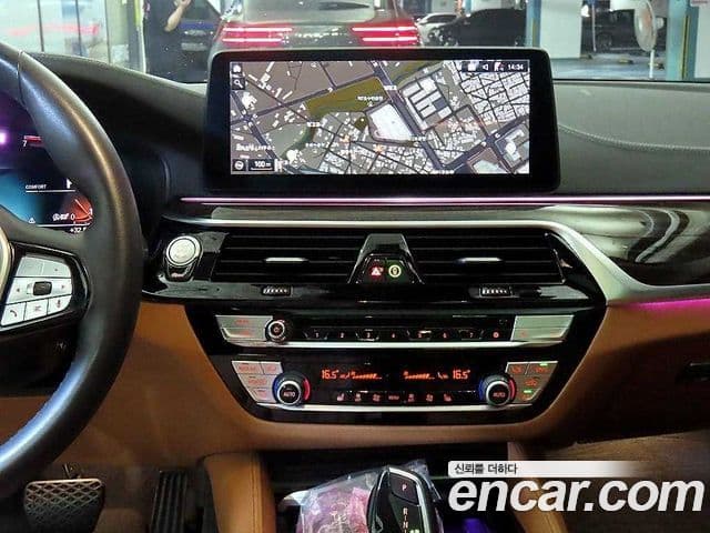 BMW 5 Series 2022 — Şəkil 10/20
