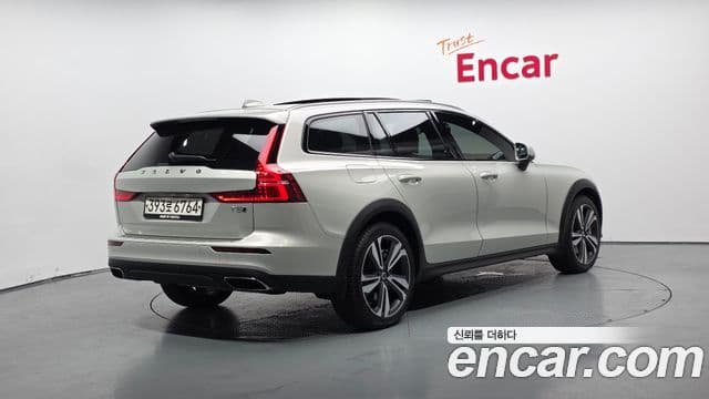 Volvo V60 Cross Country 2020 — ფოტო 2/20