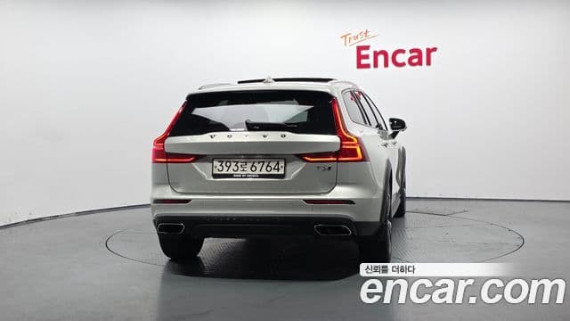 Volvo V60 Cross Country 2020 — ფოტო 4/20