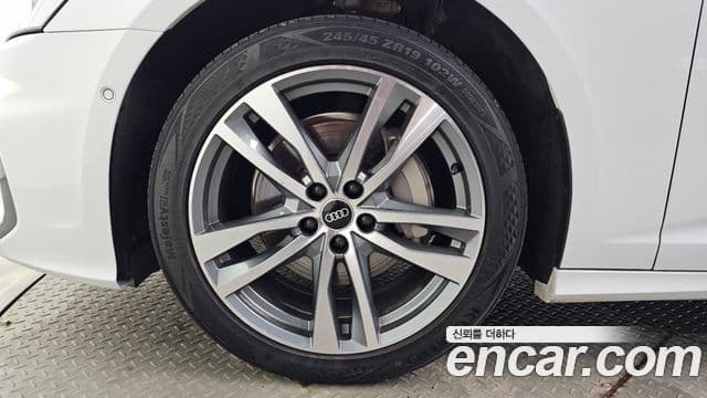 Audi A6 2021 — ფოტო 5/20