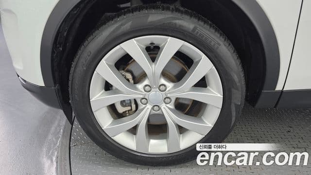 Land Rover Discovery Sport 2023 — ფოტო 4/20