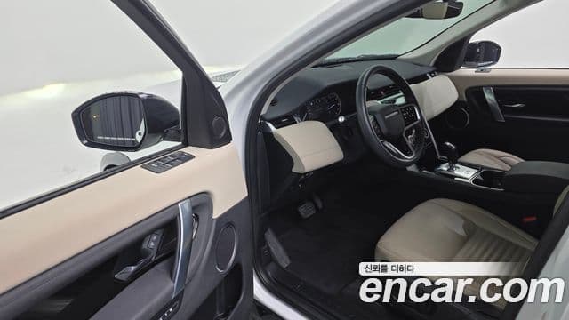 Land Rover Discovery Sport 2023 — ფოტო 19/20