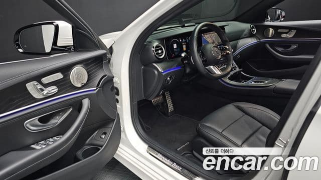 Mercedes-Benz E-Class 2022 — ფოტო 11/20